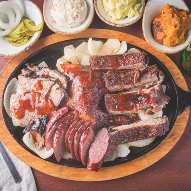 Feeds 11-12 People 5 Lb of Meat & 4 Quart of Sides.