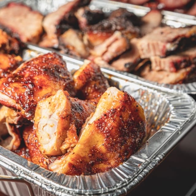 Feeds 5-7 People 3 Lb of Meat & 4 Pints of Sides.