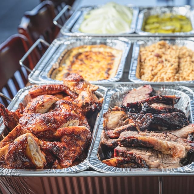 Feeds 4-5 People 2 Lb of Meat & 3 Pints of Sides.